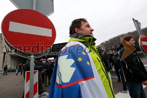 Protesti proti dodatni obdavčitvi delavcev migrantov