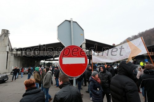 Protesti proti dodatni obdavčitvi delavcev migrantov