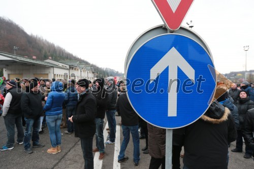 Protesti proti dodatni obdavčitvi delavcev migrantov