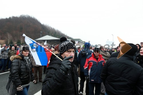 Protesti proti dodatni obdavčitvi delavcev migrantov