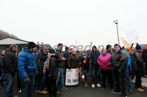 Protesti proti dodatni obdavčitvi delavcev migrantov