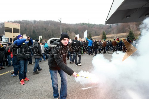 Protesti proti dodatni obdavčitvi delavcev migrantov