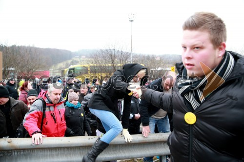 Protesti proti dodatni obdavčitvi delavcev migrantov