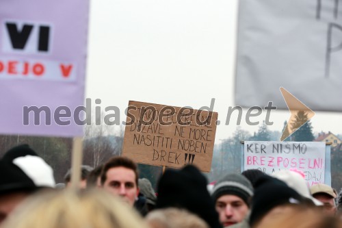 Protesti proti dodatni obdavčitvi delavcev migrantov