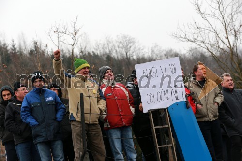 Protesti proti dodatni obdavčitvi delavcev migrantov