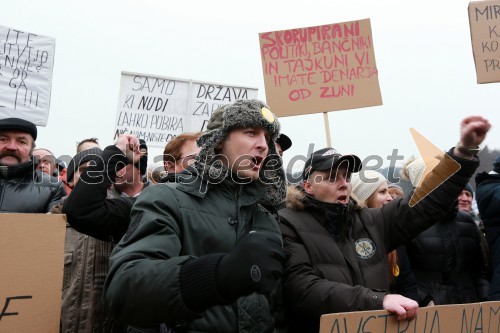 Protesti proti dodatni obdavčitvi delavcev migrantov