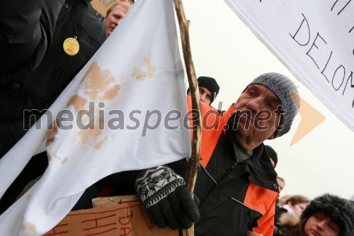 Protesti proti dodatni obdavčitvi delavcev migrantov