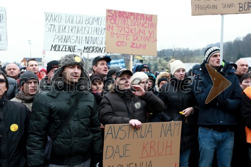 Protesti proti dodatni obdavčitvi delavcev migrantov