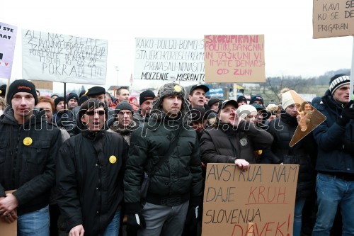 Protesti proti dodatni obdavčitvi delavcev migrantov