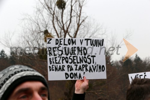 Protesti proti dodatni obdavčitvi delavcev migrantov