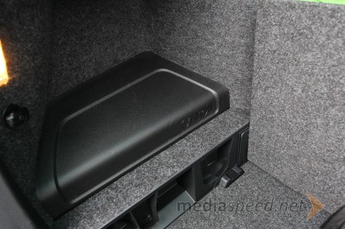 Škoda Octavia Combi Scout 2.0 TDI 4x4, ojačevalnik audio sistema v prtljažniku 