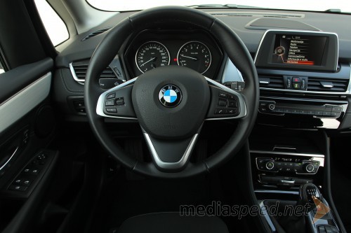 BMW 218i Active Tourer, notranjost