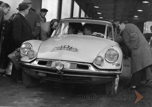 DS praznuje svojo obletnico na Salonu Retromobile