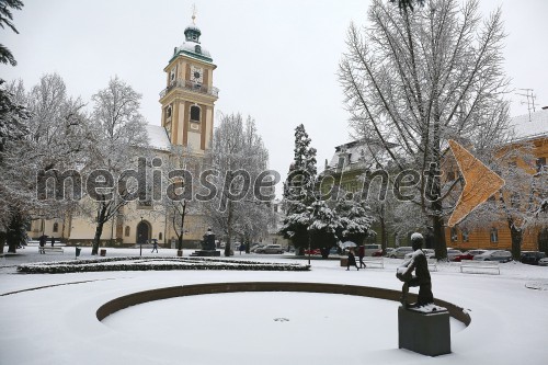 Zasnežen Slomškov trg, Maribor