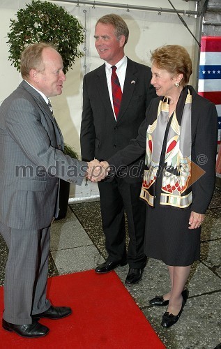 Jože Zagožen, generalni direktor Holdinga Slovenskih Elektrarn (HSE) in Thomas B. Robertson, ameriški veleposlanik z ženo Antoinetto