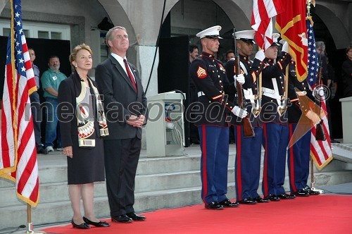 Thomas B. Robertson, ameriški veleposlanik z ženo Antoinetto