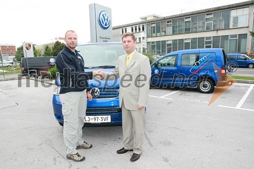 Matej Juhart, predsednik Bob in skeleton zveze Slovenije in Domen Ponikvar, vodja Volkswagnovega programa Gospodarska vozila