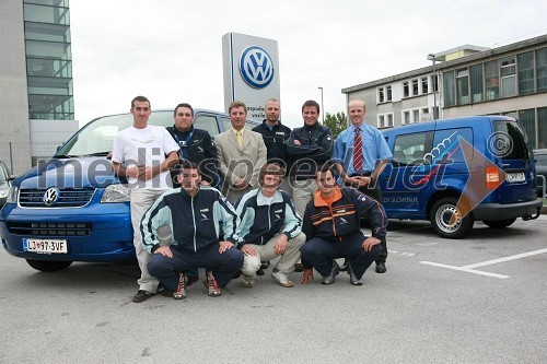 Damjan Zlatnar, Uroš Gerden, Domen Ponikvar, vodja Volkswagnovega programa Gospodarska vozila, Matej Juhart, predsednik Bob in skeleton zveze Slovenije, ..., ..., Matjaž Lazar, Anže Šetina in David Urankar