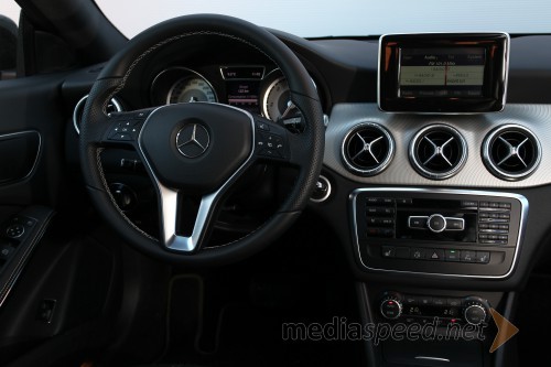 Mercedes-Benz CLA 200 CDI 4MATIC, notranjost