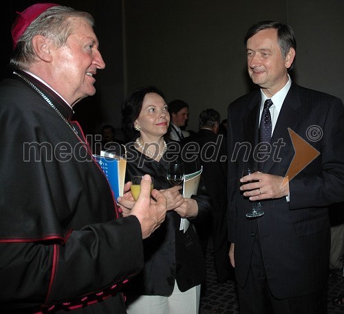 Msgr. Alojz Uran, ljubljanski nadškof in metropolit in dr. Danilo Türk, kandidat za predsednika Republike Slovenije in soproga Barbara Miklič Türk