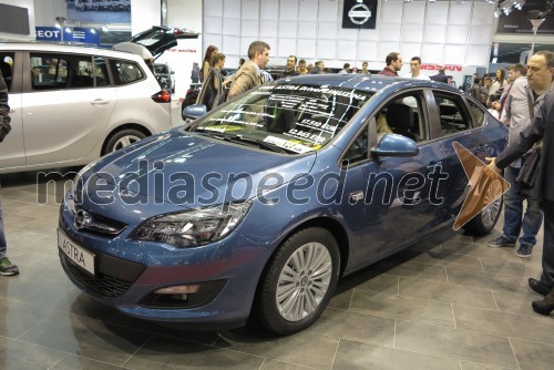 Opel Astra Drive limuzina