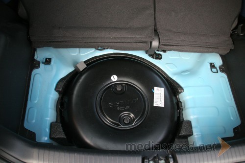 Hyundai i10 1.0 LPG Comfort, rezervorar LPG je v prtljažniku na mestu rezervne gume