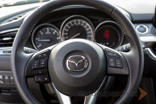 Mazda6 SportCombi CD150 AWD Attraction, veliko voznik opravi že na volanu