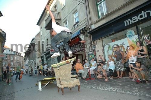 Skejterji na Trubarjevi ulici