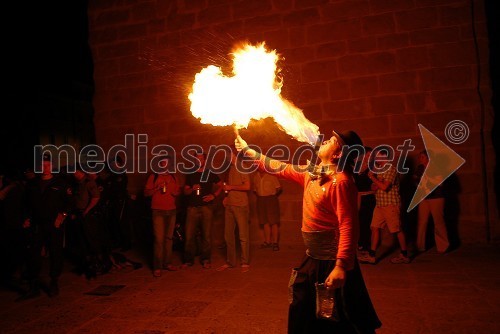 Čarobno Gledališče Saltimbanco: Pyromagica