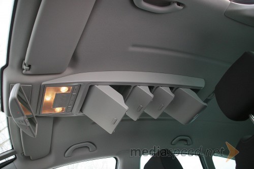Seat Altea XL Ecomotive 1.6 TDI, uporabni predalčki na stropu