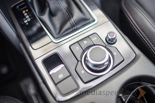 Mazda CX-5 CD175 AWD AT Revolution top, vrtljivi gumb za upravljanje z infotainmentom