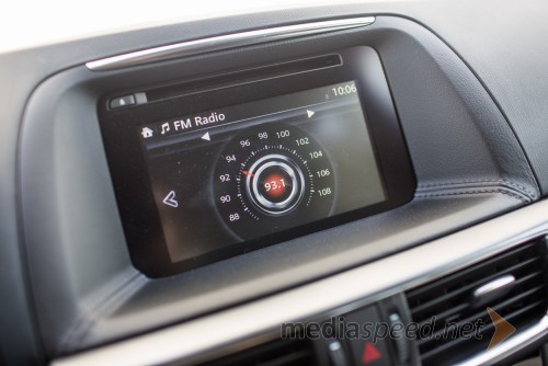 Mazda CX-5 CD175 AWD AT Revolution top, osredji zaslon z režo za CD