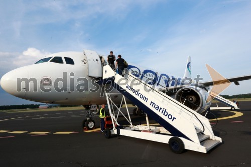 Airbus A 319 (S5-AAX)