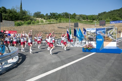 Odprtje predora Markovec, mažoretke