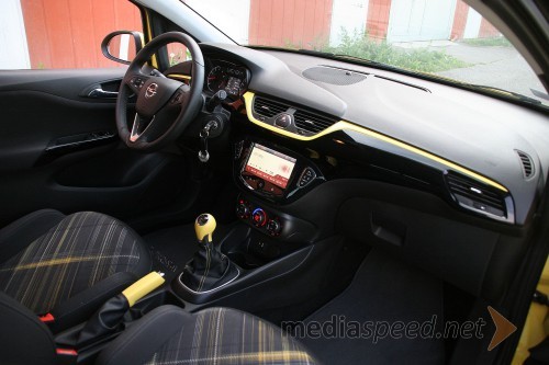 Opel Corsa 1.4 Turbo Color Edition, notranjost