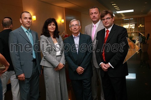 Goran Kodelja, generalni direktor Lisce d.d., Vesna Južna, Mile Radojević, Milan Bilanović, direktor Lisce Beograd in Dari Južna, lastnik podjetja Lisca d.d.