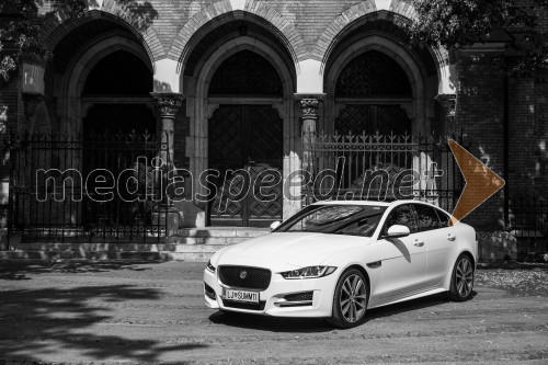 Jaguar XE