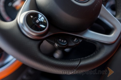 Smart forfour 52 kW edition #1, multifunkcijski volan