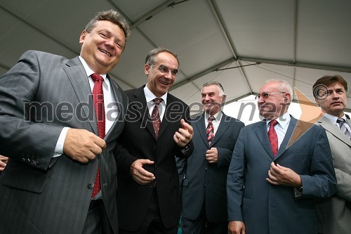 Iztok Jarc, minister za kmetijstvo, gozdarstvo in prehrano RS, Janez Erjavec, direktor Pomurskega sejma, Janez Sušnik, predsednika državnega sveta RS in ... 
