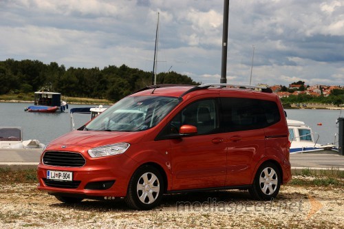 Ford Tourneo Courier 1.0 EcoBoost Titanium