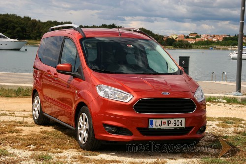 Ford Tourneo Courier 1.0 EcoBoost Titanium