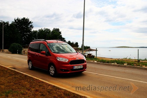 Ford Tourneo Courier 1.0 EcoBoost Titanium