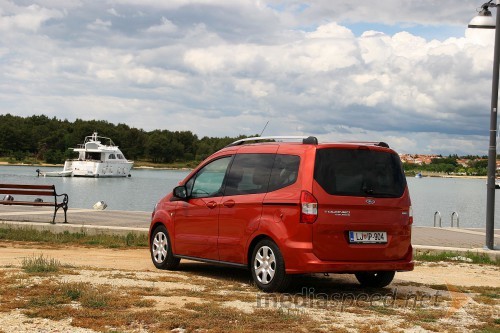 Ford Tourneo Courier 1.0 EcoBoost Titanium