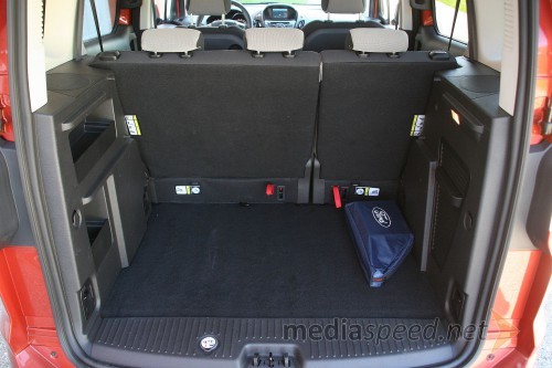 Ford Tourneo Courier 1.0 EcoBoost Titanium, prtljažnik je velik in uporaben