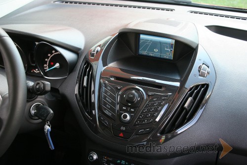 Ford Tourneo Courier 1.0 EcoBoost Titanium, zaslon bi lahko bil večji