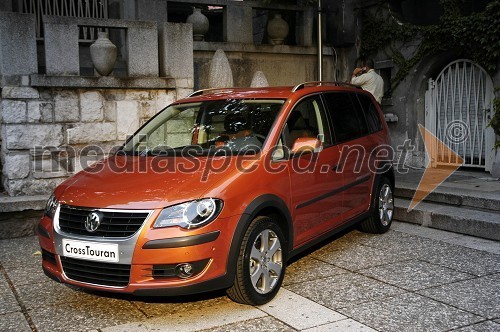 VW Cross Touran