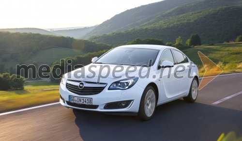 Opel Insignia z novim gospodarnim dizlom ter sistemoma IntelliLink