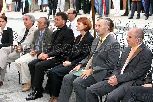 Aleš Arih, direktor Pokrajinskega muzeja Ptuj, Damjan Prelovšek, generalni direktor direktorata za kulturno dediščino na Ministrstvu za kulturo, Andrej Firbas, župnik, Stanka in Aleš Gačnik, lastnika hotela in Marjan Hribar, direktor direktorata za turizem na Ministrstvu za gospodarstvo