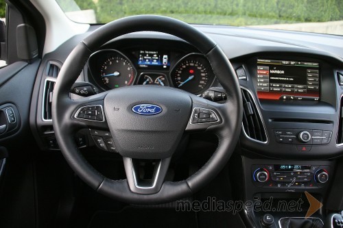 Ford Focus 1.0 EcoBoost 125 KM Titanium, notranjost