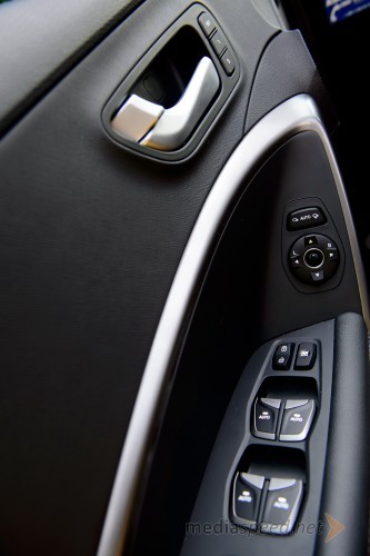 Hyundi Grand Santa Fe 2.2 CRDi 4WD Impression, elektrifikacija stekel in ogledala